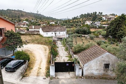 Armazém à venda em Souselas e Botão