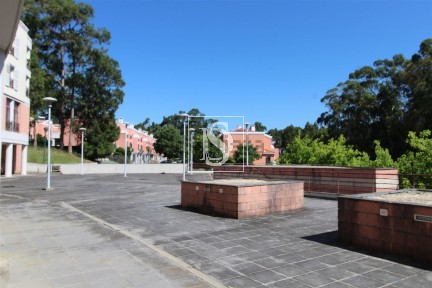 Arrendamento de espaço comercial no Vale de Barcarena