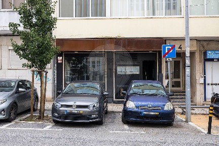 Arrendamento de espaço comercial na Rua Pedro Franco