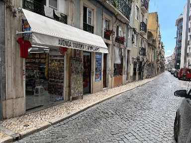 Mercearia, loja para trespasse na Rua de Santa Marta, 16 C