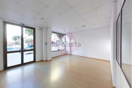 Arrendamento de espaço comercial na Rua Alfredo Keil s/n