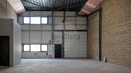Arrendamento de armazém na Arcena - À-dos-Melros