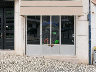 Arrendamento de espaço comercial na Avenida General Roçadas