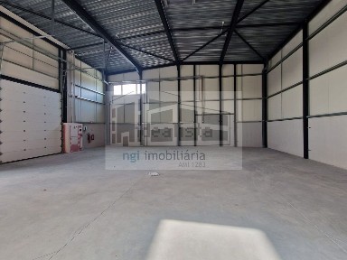 Arrendamento de armazém na Casal das Areias