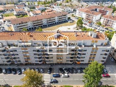 Arrendamento de apartamento T3 na Rua Professor Egas Moniz, 11