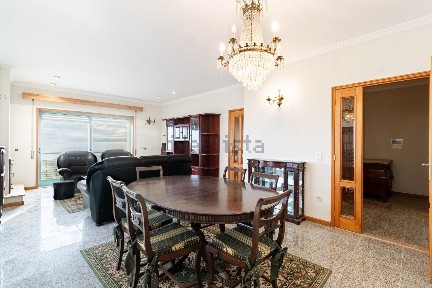 Arrendamento de penthouse na Avenida Doutor Fernando Raimundo Rodrigues, 1535