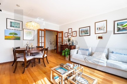 Apartamento T2 à venda na Alameda Jardins da Arrábida, 998