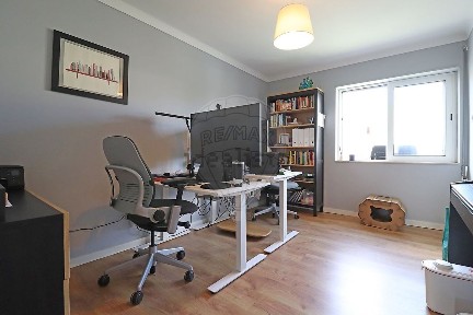 Apartamento T3 à venda na Rua António Bessa Leite