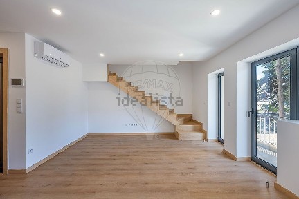 Apartamento T3 à venda na Rua Manuel Carqueja