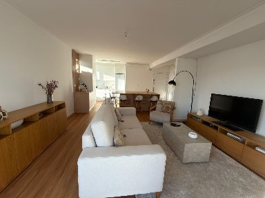 Apartamento T3 à venda na Rua Soares de Oliveira