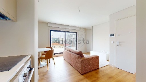 Apartamento T2 à venda na Rua dos Vanzeleres