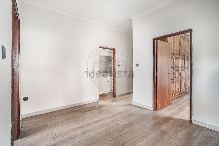 Apartamento T2 à venda na Rua Zorra