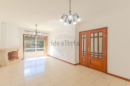 Apartamento T2 à venda na Rua Miguel Santos Oliveira