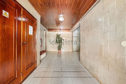 Apartamento T2 à venda na Rua Vila Cova