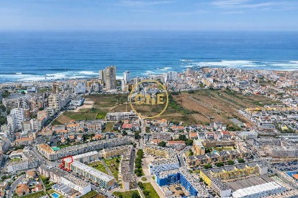 Apartamento T4 à venda na Rua Cidade de Barcelos