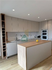 Apartamento T3 à venda na Rua da Igreja, 28 a