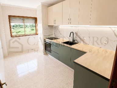 Apartamento T3 à venda na Rua Engenheiro Barbosa de Matos