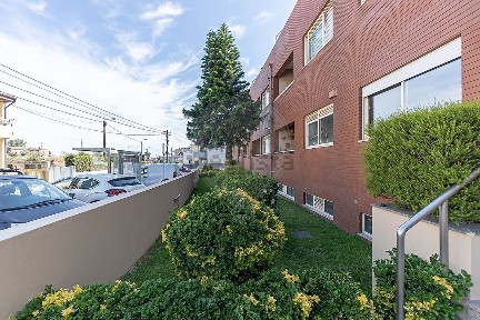 Apartamento T1 à venda na Rua Cidres