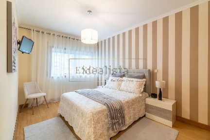 Apartamento T4 à venda na Rua Nova da Lage s/n