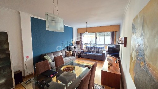 Apartamento T2 à venda na Rua Amigos do Porto
