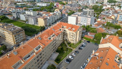 Apartamento T2 à venda na Rua Padre Manuel Romero Vila, 83