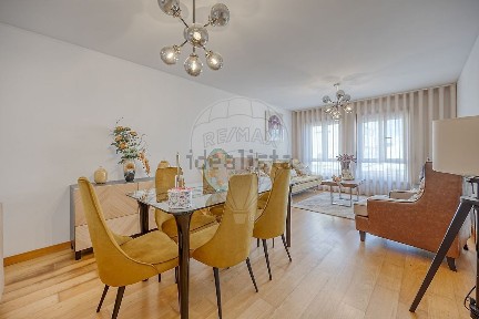Apartamento T2 à venda na Rua Particular de Avilhó