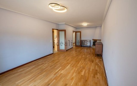 Apartamento T2 à venda na Rua Infante Dom Henrique
