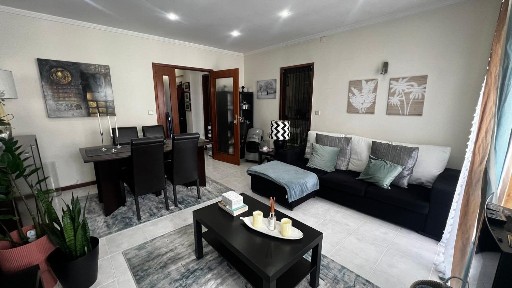 Apartamento T3 à venda na Rua 14 Outubro