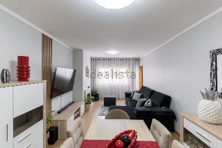 Apartamento T2 à venda na Rua Agras Novas, 307