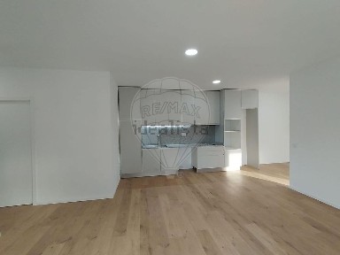 Apartamento T2 à venda na Rua Telheira
