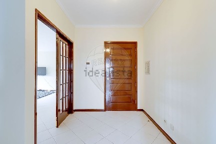 Apartamento T2 à venda na Rua Bairros da Câmara
