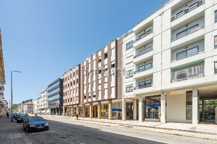 Apartamento T5 à venda na Rua Aurélia de Sousa, 104