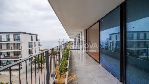 Apartamento T2 à venda na Rua Adosinda de Jesus Anes