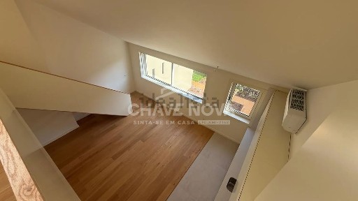 Apartamento T1 à venda na Rua Roberto Ivens, 217