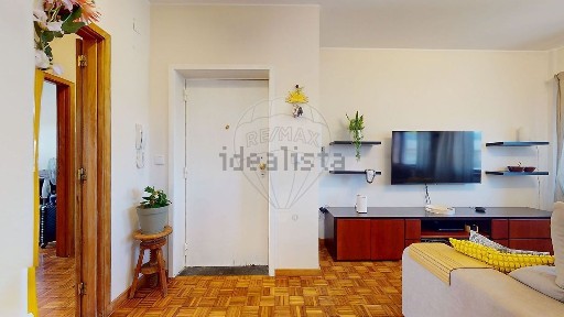 Apartamento T2 à venda na Rua Pedras Salgadas