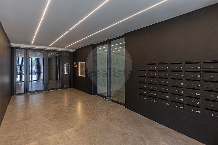 Apartamento T2 à venda na Rua 5 de Outubro