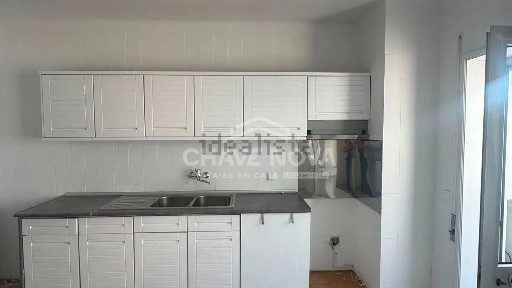 Apartamento T2 à venda na Rua Heitor Campos Monteiro