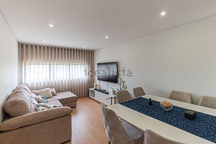 Apartamento T2 à venda na Avenida das Ribeiras, 747