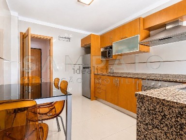Apartamento T3 à venda na Rua Montalto