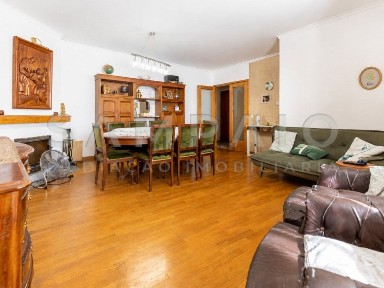 Apartamento T2 à venda na Rua Rosália de Castro
