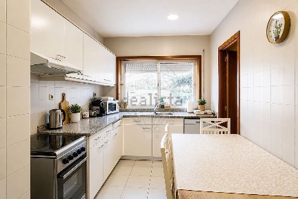Apartamento T2 à venda na Rua Pedro Alvellos