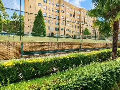 Apartamento T3 à venda na Rua Alves Redol, 335