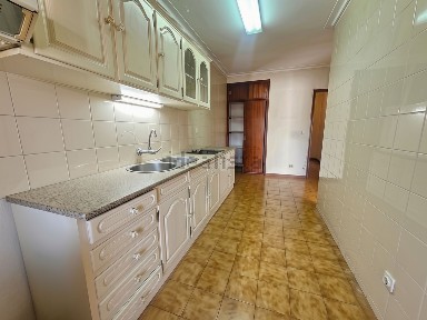 Apartamento T2 à venda na Rua Fernão de Magalhães