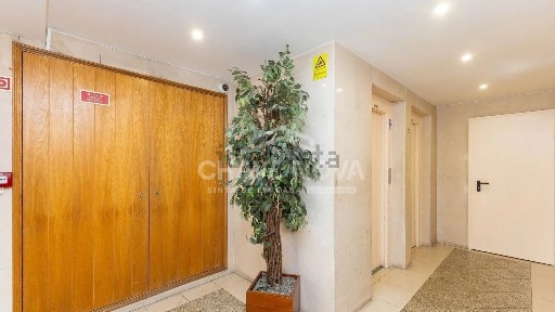 Apartamento T3 à venda na Rua Fernando de Almeida
