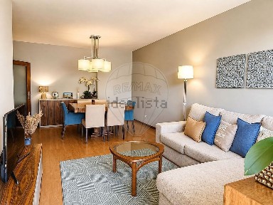 Apartamento T3 à venda na Avenida de Fernão de Magalhães