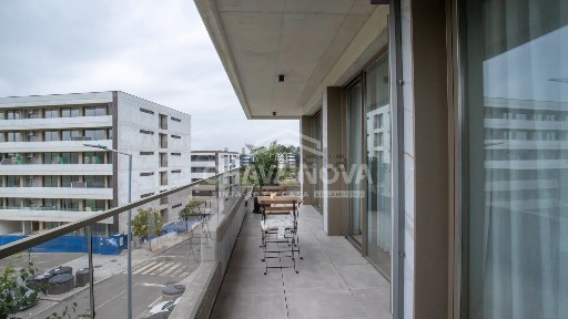 Apartamento T3 à venda na Rua Drº José Sampaio s/n