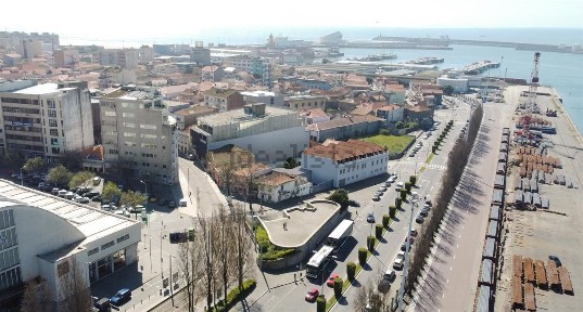 Apartamento T2 à venda na Rua Roberto Ivens, 19