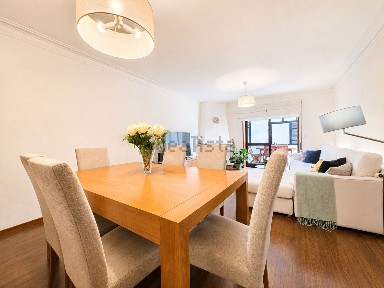 Apartamento T2 à venda na Rua Eduardo Castro Gandra, 1045