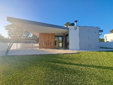 Moradia independente à venda na Marisol - Valadares - Quinta da Queimada