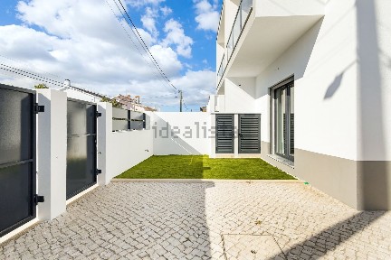 Casa ou moradia à venda na Rua Serra da Gardunha
